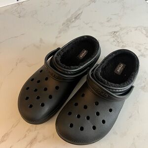CROCS  Classic Lined Clog size 6